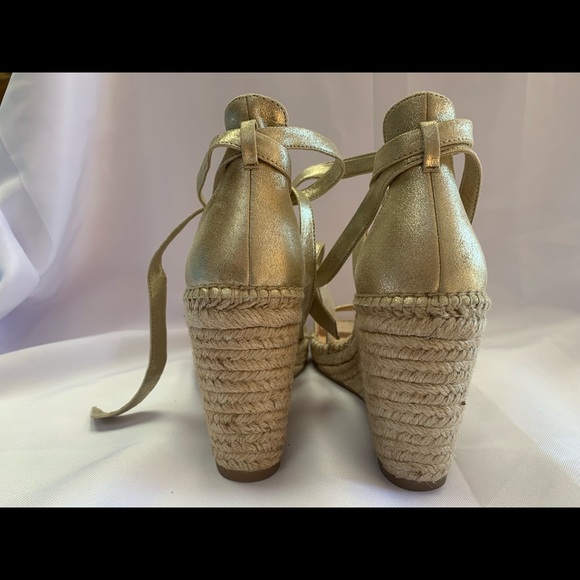 New Badgley Mischka leather wedge sandals - Picture 5 of 6